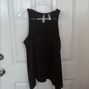 Black crochet front flowy tank with snap back
